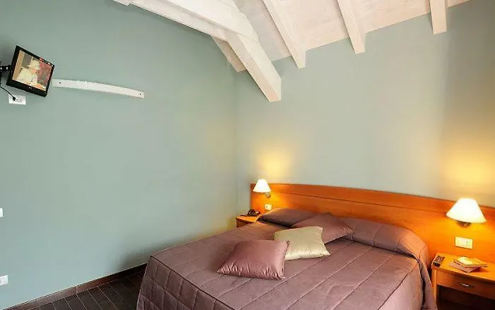 Apartahotel Maurice 4*